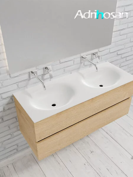 Mueble de baño suspendido Vica 120 Wood roble natural 2 cajones en acabado Wood roble natural mate. Un mueble de baño de apertura suave por uñero con encimera para grifo empotrado y seno doble.